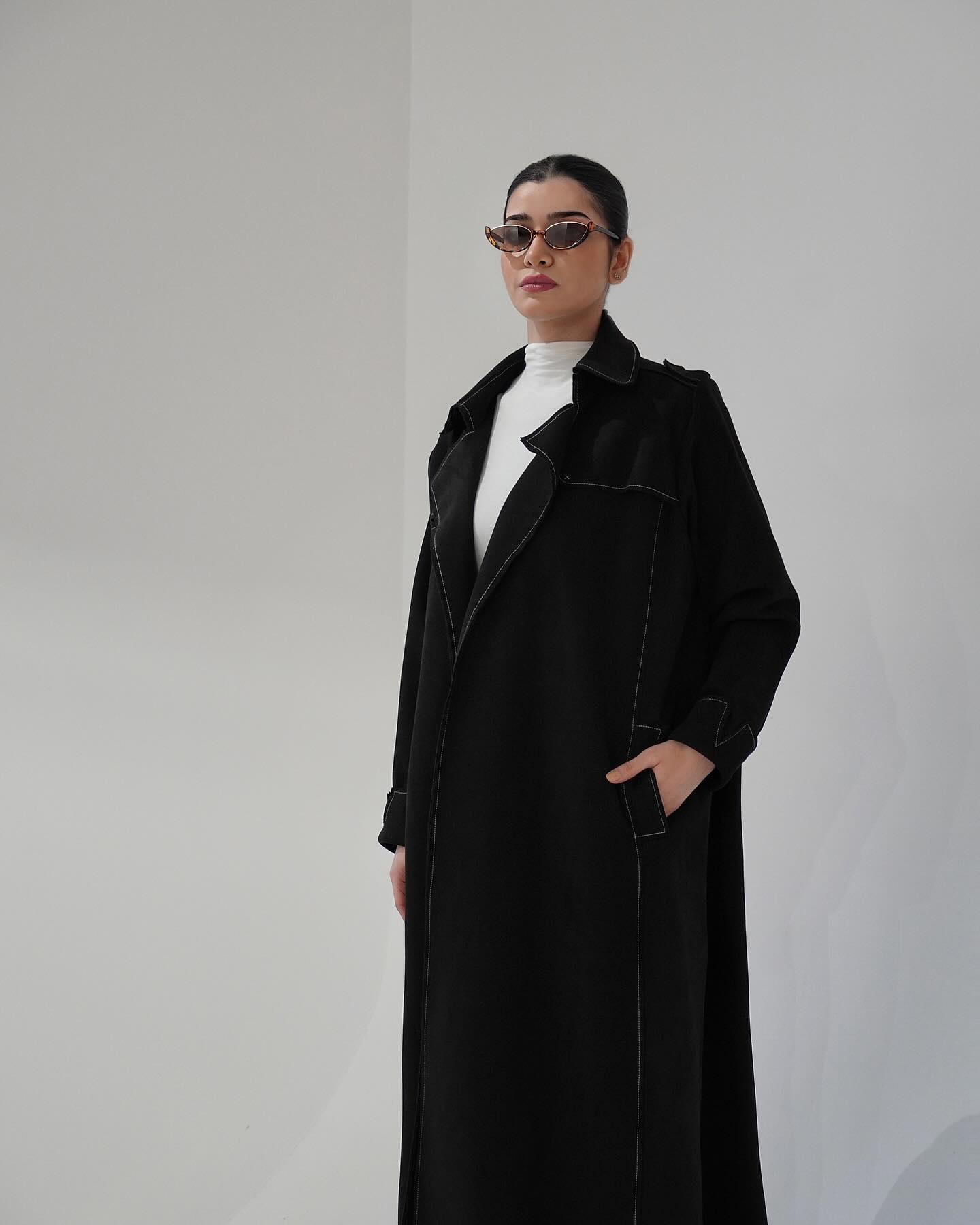 DH | Abaya line frame 1