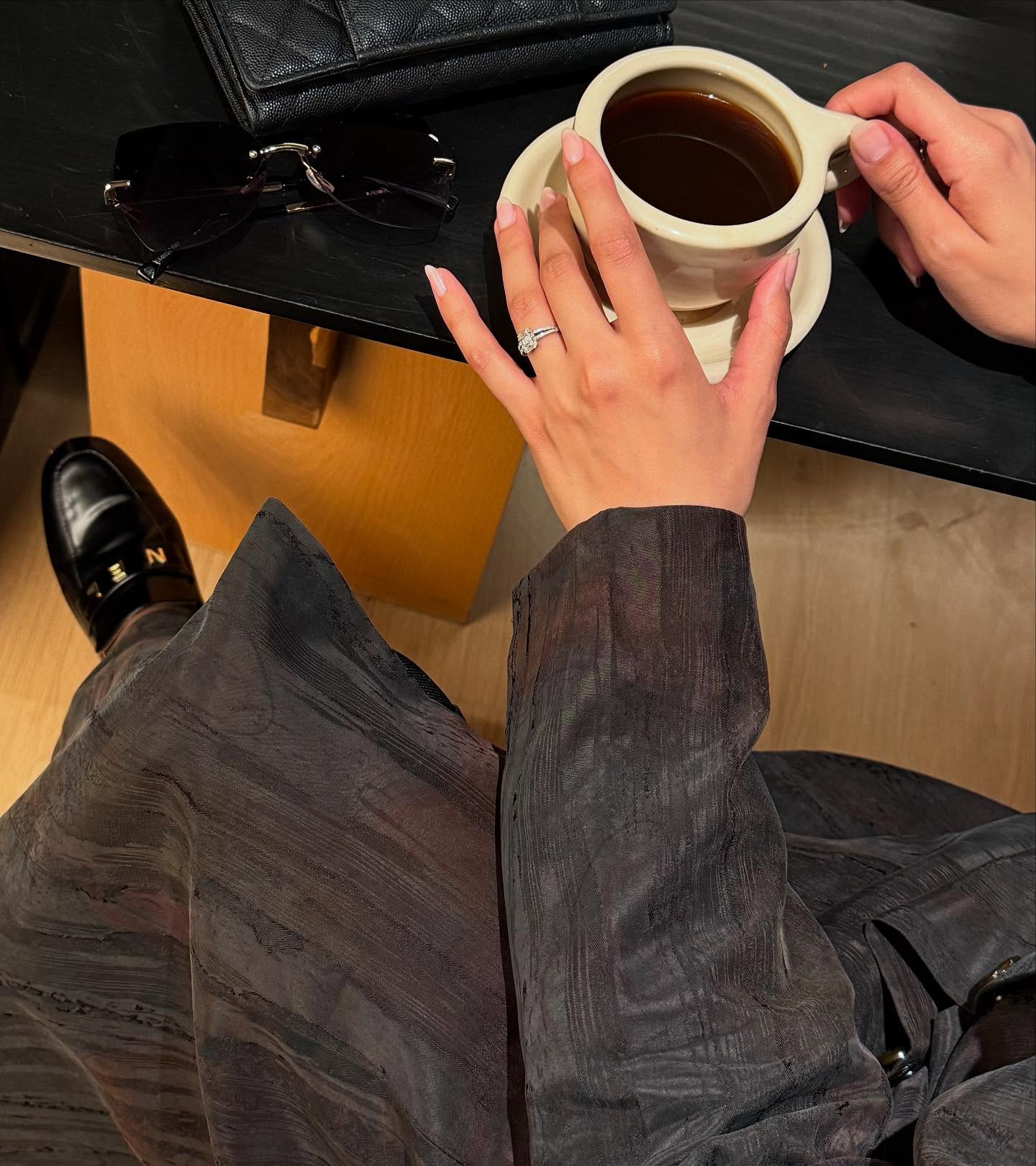 BY AMTHAL | Kuwait Abayas frame 3