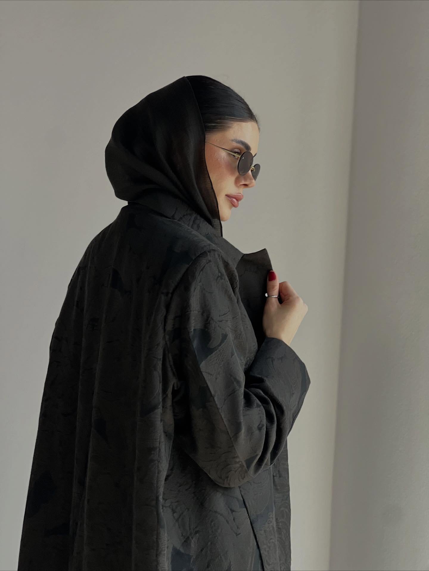 BY AMTHAL | Kuwait Abayas frame 3